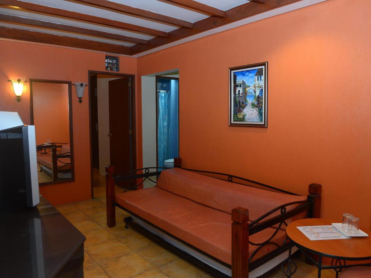 Hotel Palmas Del Mar Bacolod Esterno foto