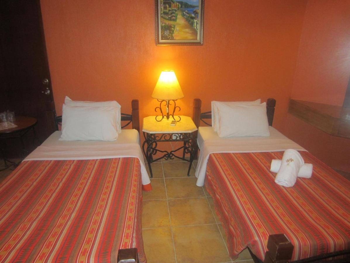 Hotel Palmas Del Mar Bacolod Esterno foto