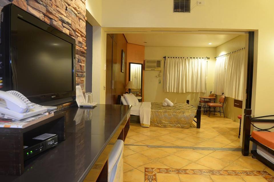 Hotel Palmas Del Mar Bacolod Esterno foto