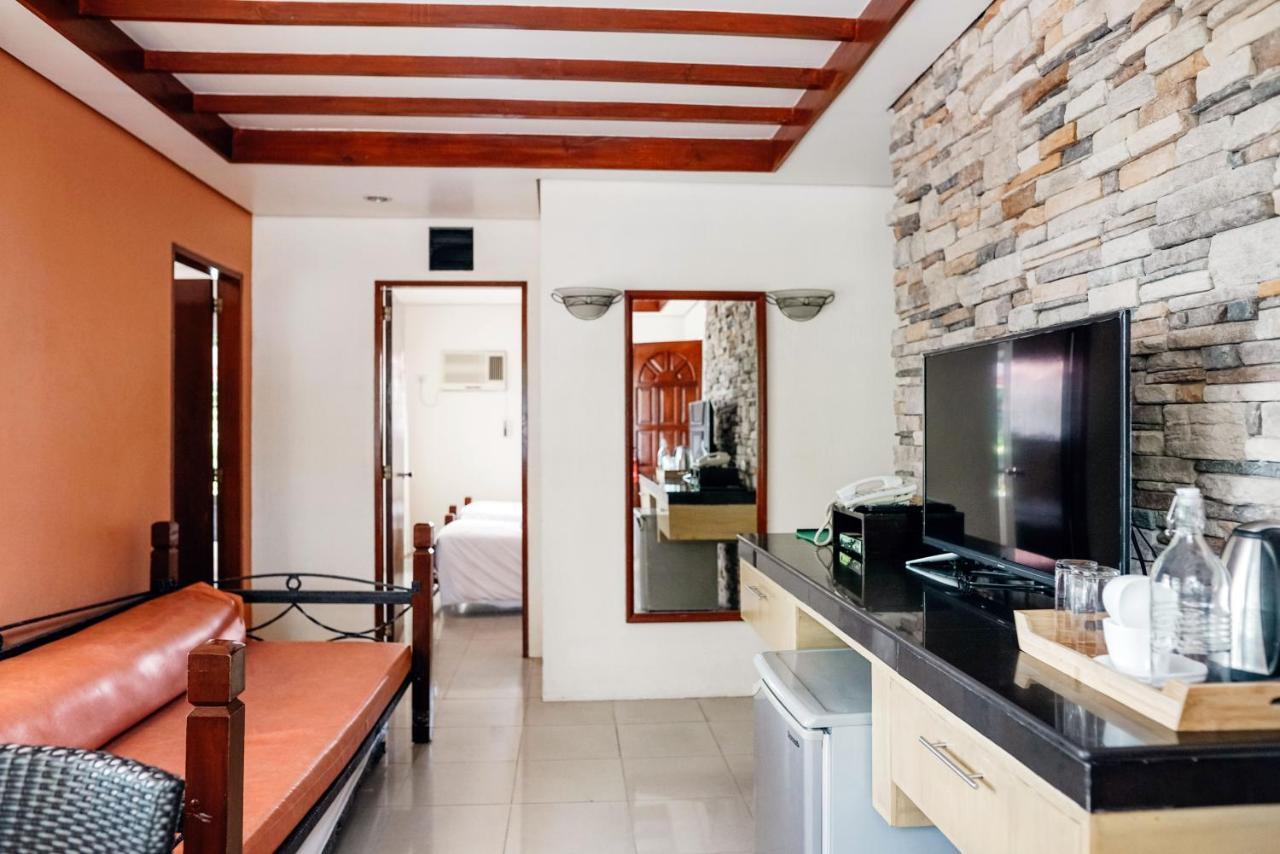 Hotel Palmas Del Mar Bacolod Esterno foto